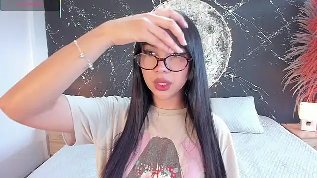 Snapshot of RoseCassie chatting on December 17, 2025, 2:00 pm RoseCassie online show from December 17, 2025, 2:00 pm