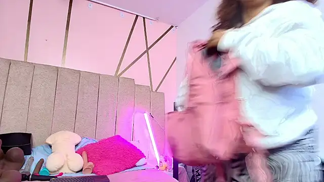 Snapshot of lauraltt chatting on November 25, 2025, 9:04 pm lauraltt online show from November 25, 2025, 9:04 pm