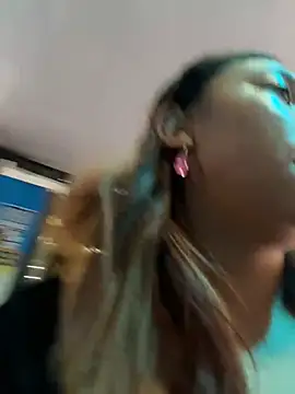 Snapshot of lauraltt chatting on November 30, 2025, 7:03 pm lauraltt online show from November 30, 2025, 7:03 pm