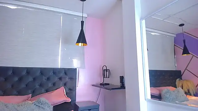 Snapshot of lauraltt chatting on February 25, 2025, 9:15 pm lauraltt online show from February 25, 2025, 9:15 pm