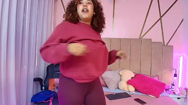 Snapshot of lauraltt chatting on November 14, 2025, 2:10 pm lauraltt online show from November 14, 2025, 2:10 pm