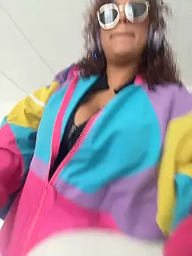 Snapshot of lauraltt chatting on November 10, 2025, 7:08 pm lauraltt online show from November 10, 2025, 7:08 pm