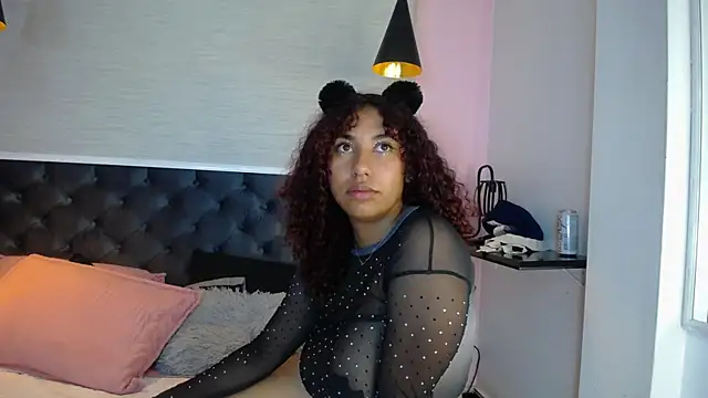 Snapshot of lauraltt chatting on February 19, 2025, 9:28 am lauraltt online show from February 19, 2025, 9:28 am