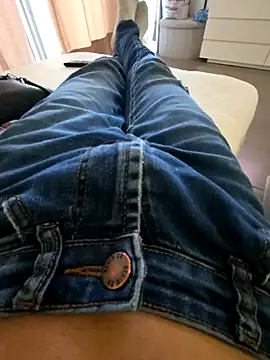 Kingqueen696 online show from May 6, 2026, 11:47 am