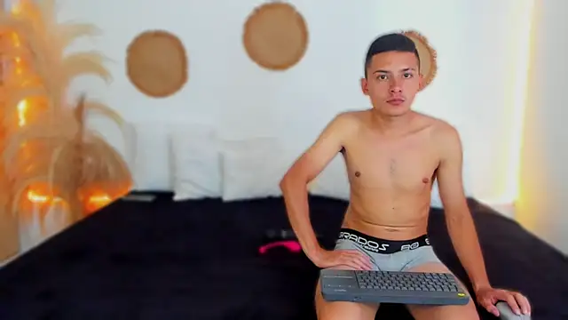 Snapshot of TifannyRossiii chatting on March 21, 2025, 7:46 pm TifannyRossiii online show from March 21, 2025, 7:46 pm