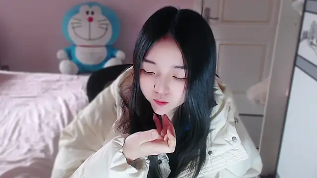 xiao-xiao-D online show from December 4, 2025, 5:39 am