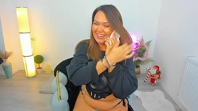 Snapshot of Aileen_Stone chatting on November 30, 2025, 5:14 pm Aileen Stone online show from November 30, 2025, 5:14 pm