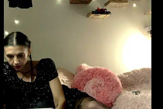 vavavixen online show from December 23, 2024, 8:33 am