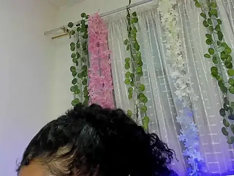 Snapshot of CintiaWalker chatting on November 1, 2025, 12:43 pm CintiaWalker online show from November 1, 2025, 12:43 pm