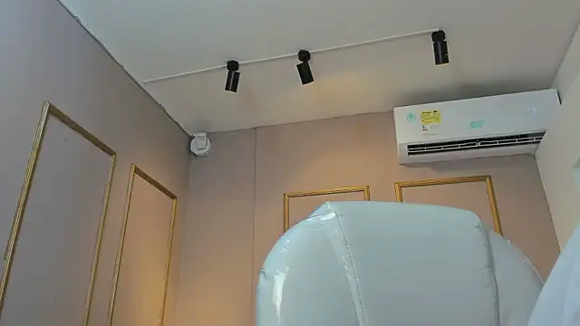 PerlaPreciosa online show from February 22, 2026, 4:04 am