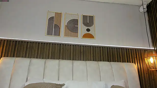 PerlaPreciosa online show from April 21, 2026, 4:08 am