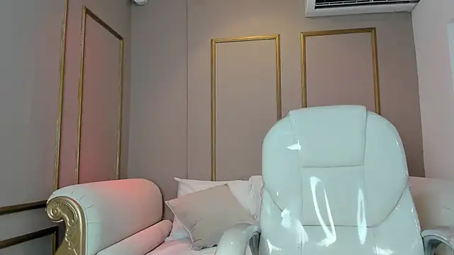 PerlaPreciosa online show from December 18, 2025, 4:06 am