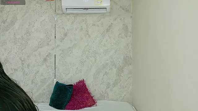 dani-lue online show from May 22, 2026, 1:42 pm