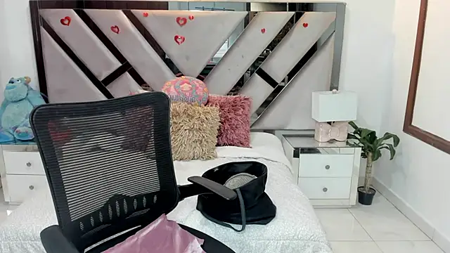 natalia5560 online show from November 26, 2025, 1:11 pm