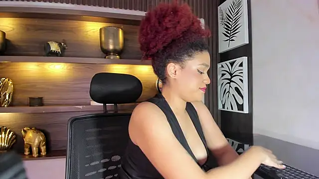 Snapshot of loladupont chatting on May 25, 2026, 3:06 am loladupont online show from May 25, 2026, 3:06 am