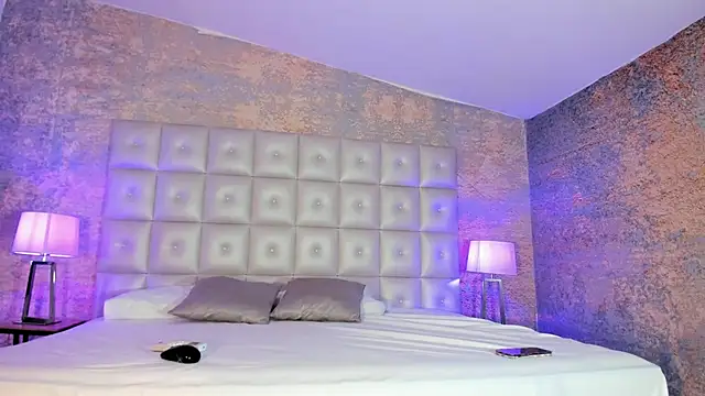 loladupont online show from December 2, 2025, 3:07 am