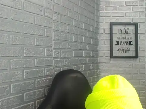 Crystal Walls online show from November 10, 2025, 8:25 pm