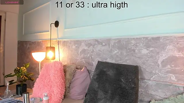 Little lili19 online show from April 24, 2026, 8:22 pm