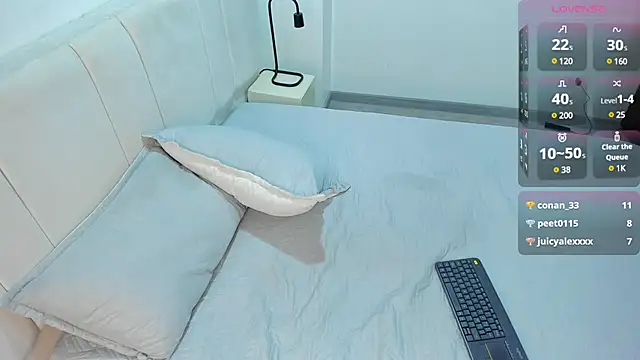 AbrilSonne online show from February 21, 2025, 11:10 pm