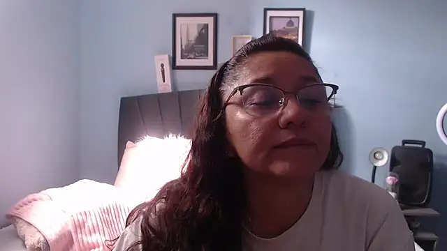 AngelRouss online show from April 8, 2026, 7:26 pm