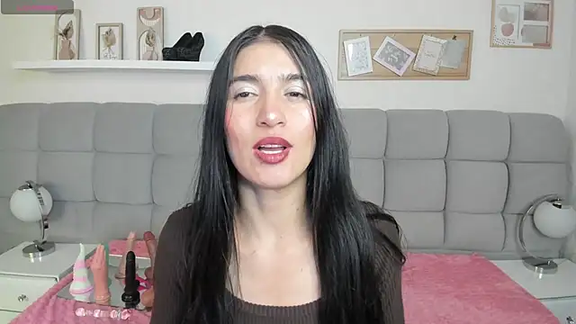 Chlooe Zoe online show from April 19, 2026, 3:29 am