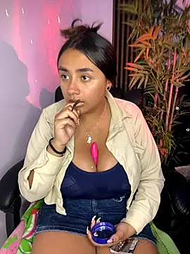 Snapshot of michell_boobs_ chatting on November 22, 2025, 1:32 pm michell boobs online show from November 22, 2025, 1:32 pm