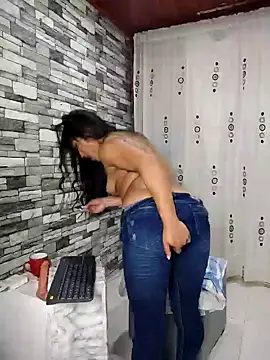 lovelypocahontas11 online show from January 5, 2025, 5:20 am