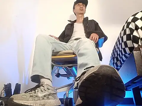 Snapshot of codysmith chatting on November 7, 2025, 8:57 pm codysmith online show from November 7, 2025, 8:57 pm