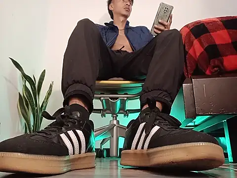 Snapshot of codysmith chatting on November 18, 2025, 1:03 pm codysmith online show from November 18, 2025, 1:03 pm