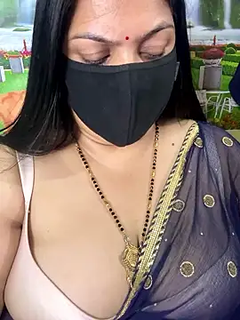 FlatVincy4 online show from October 31, 2025, 4:03 pm