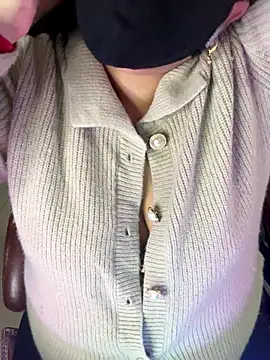 FlatVincy4 online show from November 28, 2025, 4:40 pm