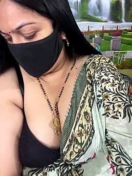 FlatVincy4 online show from November 3, 2025, 4:39 am