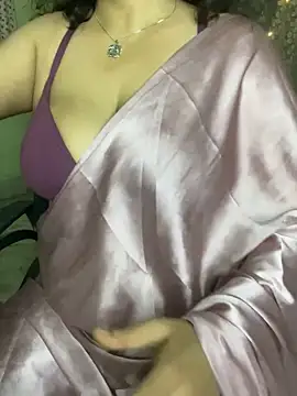 hot menka online show from October 31, 2025, 4:36 pm