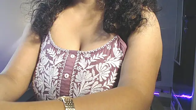 hot menka online show from June 3, 2026, 8:57 pm
