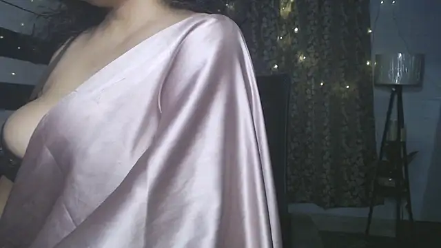 hot menka online show from December 19, 2025, 4:31 pm