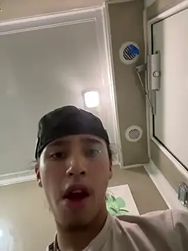 Snapshot of qbaby96 chatting on January 31, 2025, 4:14 am qbaby96 online show from January 31, 2025, 4:14 am