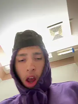 Snapshot of qbaby96 chatting on February 12, 2025, 7:55 am qbaby96 online show from February 12, 2025, 7:55 am