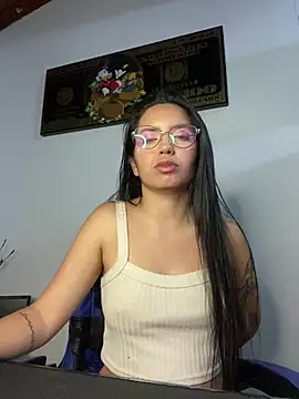 Snapshot of Rosita_forever_ chatting on October 31, 2025, 3:58 am Rosita forever online show from October 31, 2025, 3:58 am