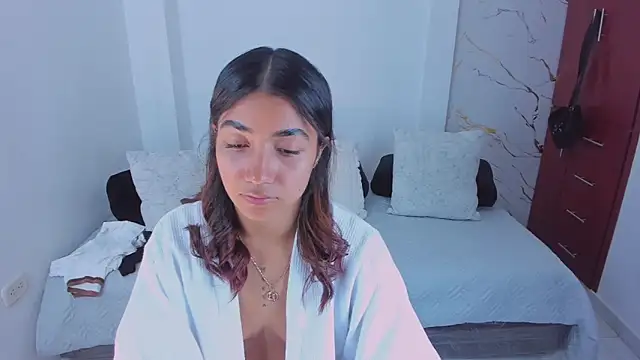 martina roldam online show from April 8, 2026, 12:45 am