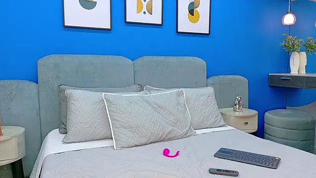 martina roldam online show from January 8, 2026, 8:37 pm