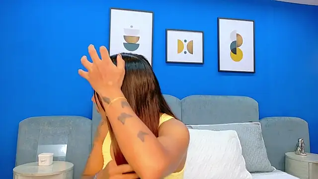 martina roldam online show from January 13, 2026, 8:57 pm