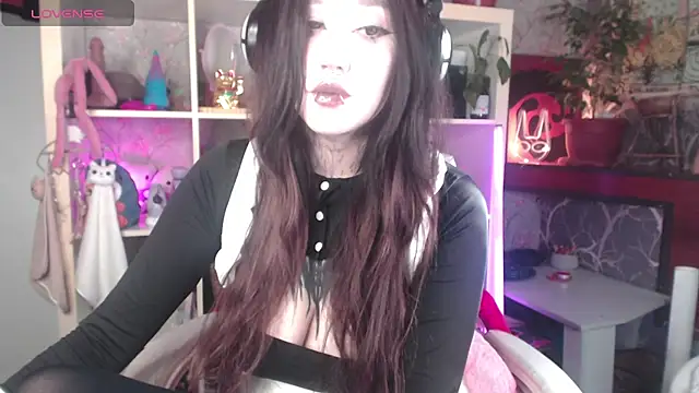 Snapshot of chloe_crystall_killer chatting on July 20, 2026, 11:45 am chloe crystall killer online show from July 20, 2026, 11:45 am