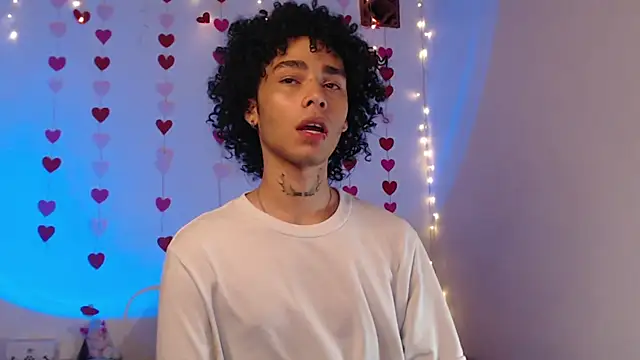 seven7xis online show from February 12, 2025, 4:23 am