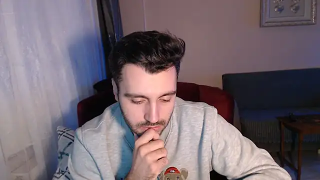 handsomeee04 online show from November 12, 2025, 10:13 pm