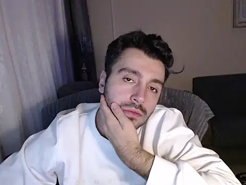 handsomeee04 online show from December 1, 2025, 10:32 pm