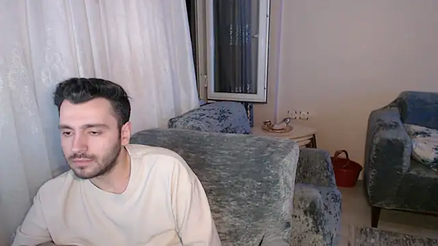 handsomeee04 online show from May 15, 2026, 11:58 pm