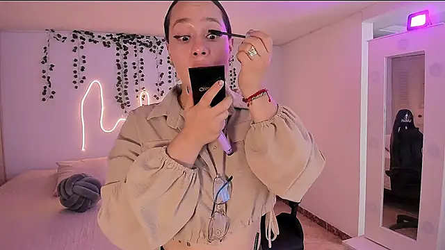 emmaTorres1 online show from September 30, 2025, 3:40 pm