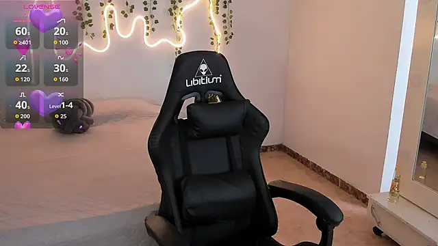 emmaTorres1 online show from September 10, 2025, 2:05 pm