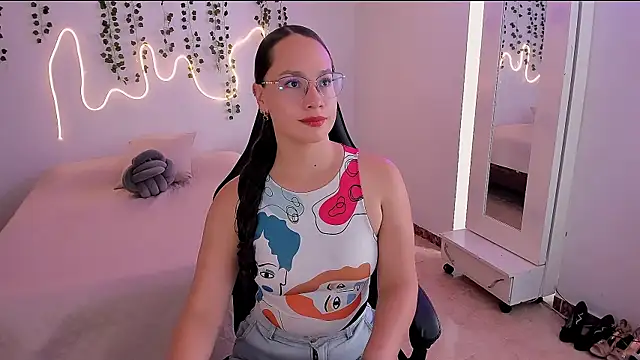 emmaTorres1 online show from October 6, 2025, 2:07 pm