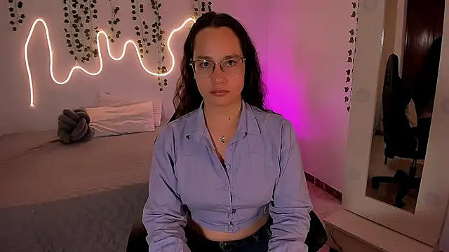 emmaTorres1 online show from November 27, 2025, 2:06 pm